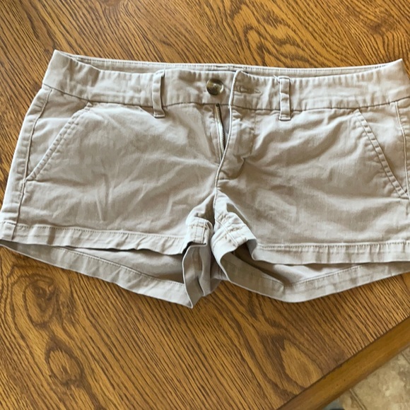 American Eagle shorts size 6 shortie style hardly worn - Picture 1 of 4